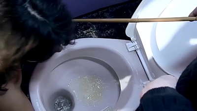 Моя чудова приватна секс-рабиня Мелані Мемфіс. Вона моя улюблена рабиня, вона виглядає невинною, молодою, займається анальним сексом, грає роль, і я можу використовувати її, коли захочу. Частина 1.