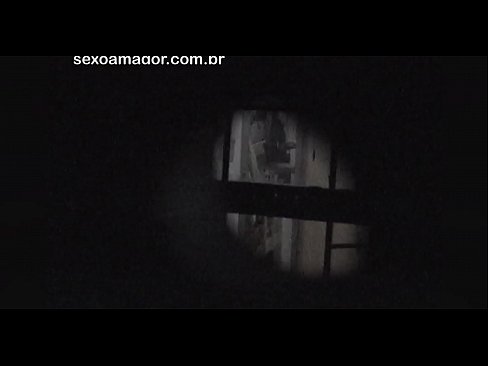 ❤️ Блонді таємно знімає на відео сусідський вуайерист, прихований за порожнистими цеглами Порно у нас uk.naughtyhentai.ru ﹏